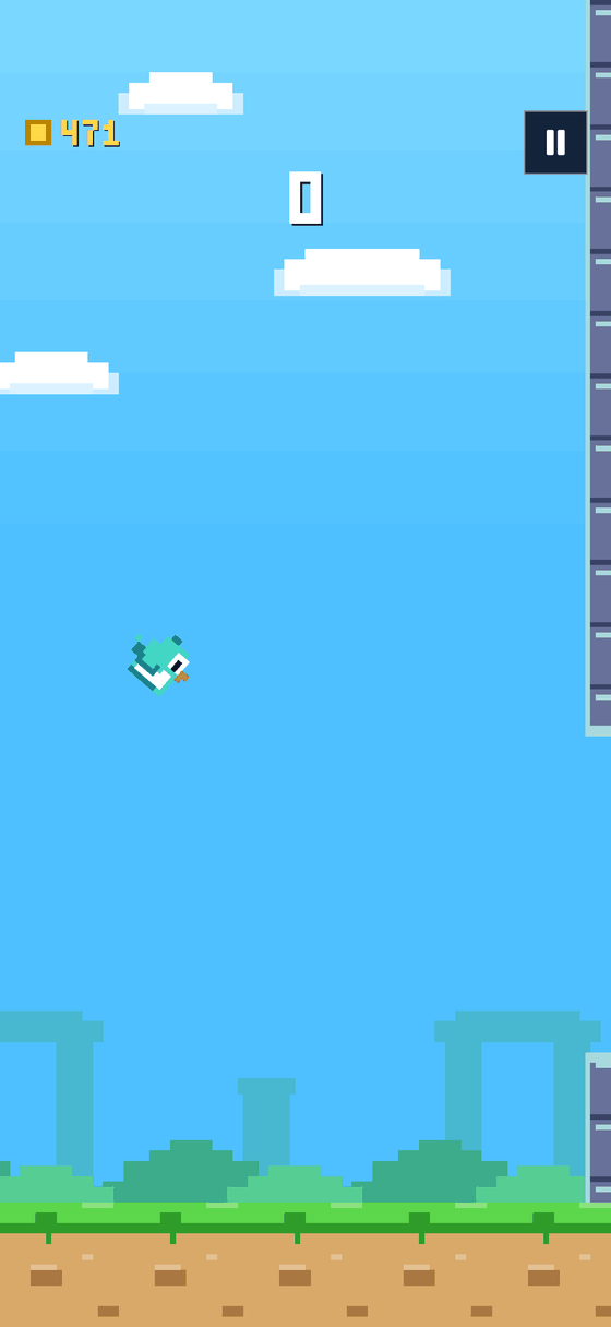 Echo Flight in play: a small pixel-art bird glides through a bright blue sky past tall stone ruin columns, with a coin count of 471 at the top left and a pause button at the top right.